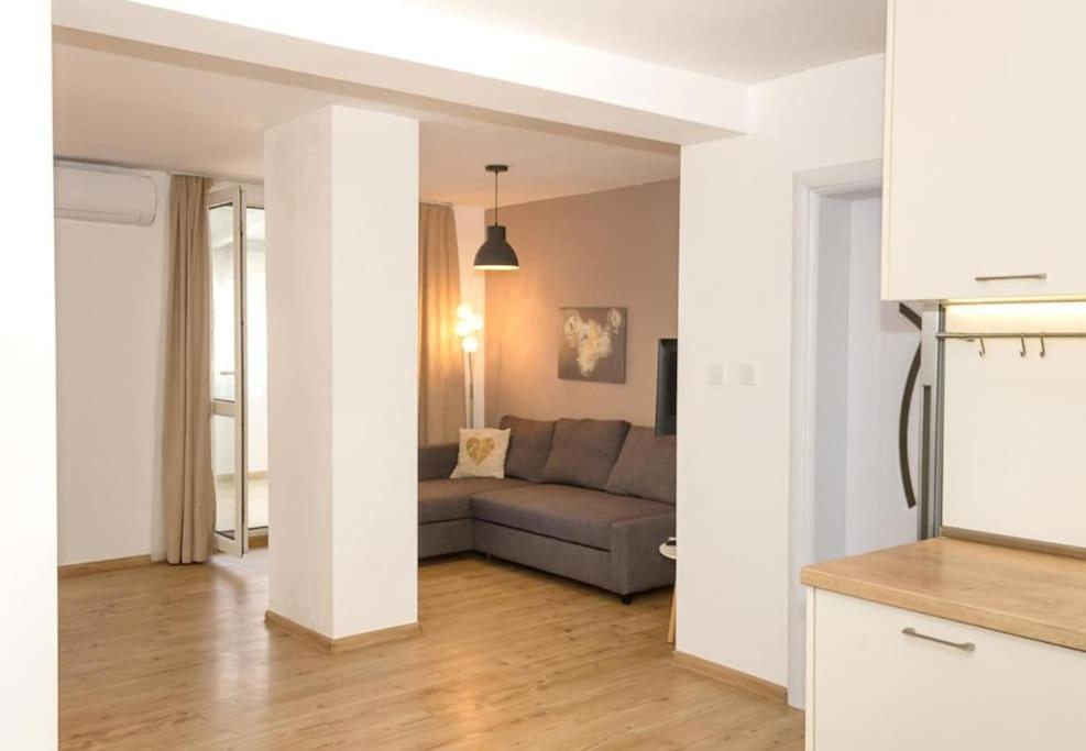 Modern Bright Apartment Close To City Center And Grand Mall Varna Dış mekan fotoğraf